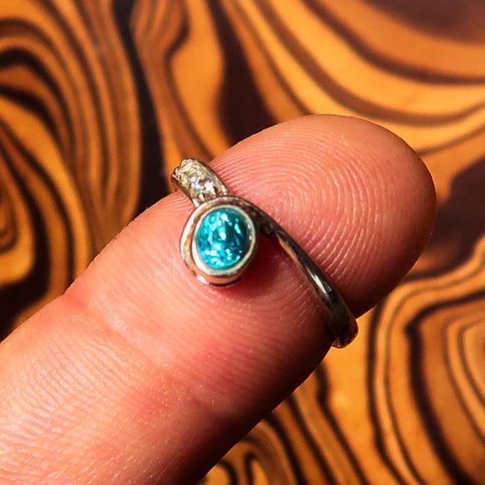 Sterling Silver Solitaire Band Ring with oval Cut Blue Zircon and 3 CZ - Size 5-0