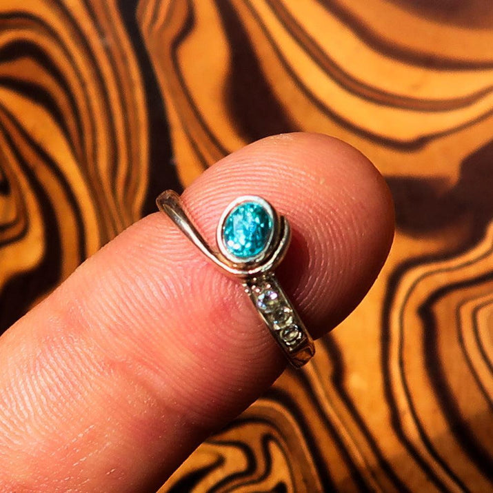 Sterling Silver Solitaire Band Ring with oval Cut Blue Zircon and 3 CZ - Size 5-3