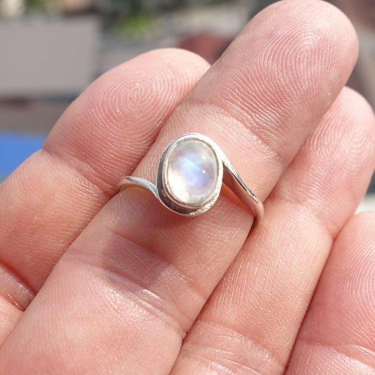 Moonstone Silver Ring, Minimalist Ring, Sterling Silver Ring, oval shaped Moonstone, handmade silver ring - Size 8.5-0