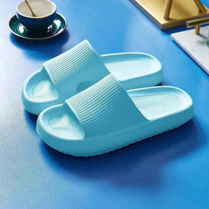 EVA Beach Slippers Thick Sole 4cm Cloud-Like Comfort Home Use Couple Height Increasing Indoor Solid Color Summer Sandals